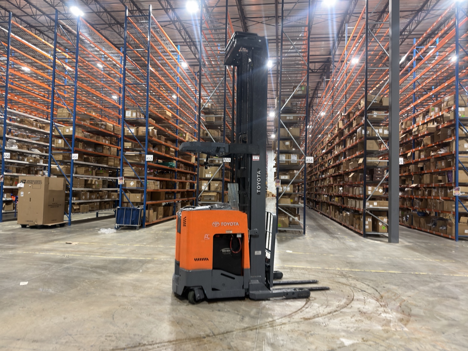 Toyota reach truck